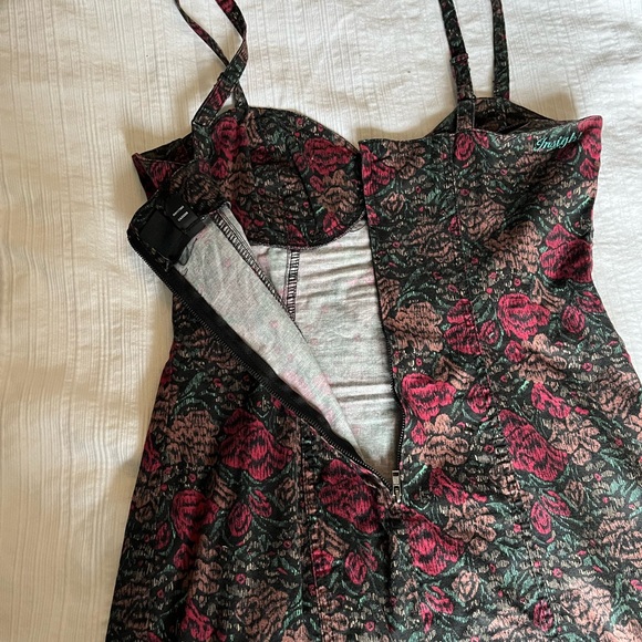 INSIGHT Dress - Picture 4 of 8